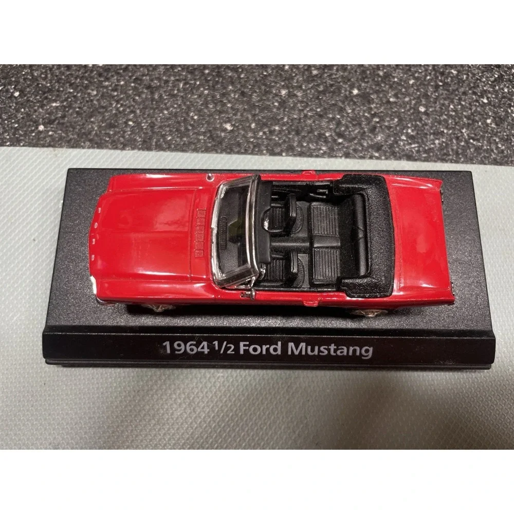 Motormax 1964 1/2 Ford Mustang Convertible‎ Light MMAX73212MG Red Cool 1:43